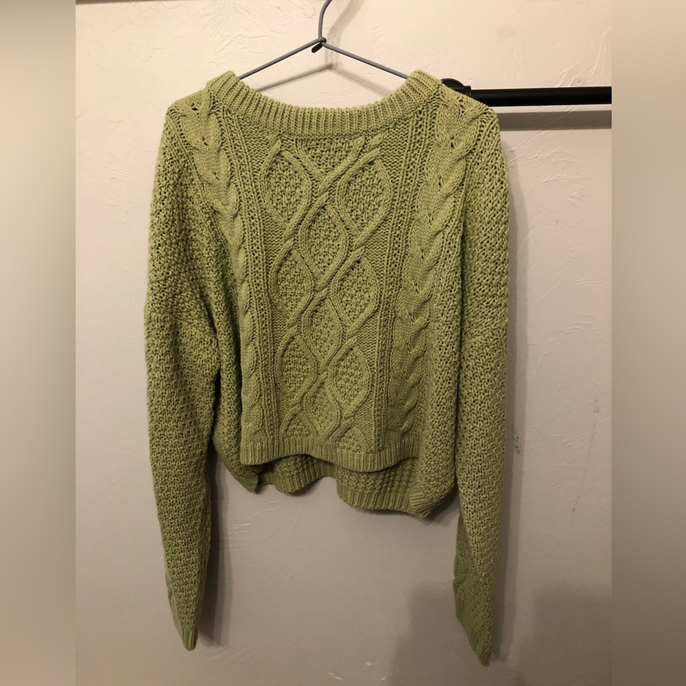 Cable knot green crop sweater NWOT